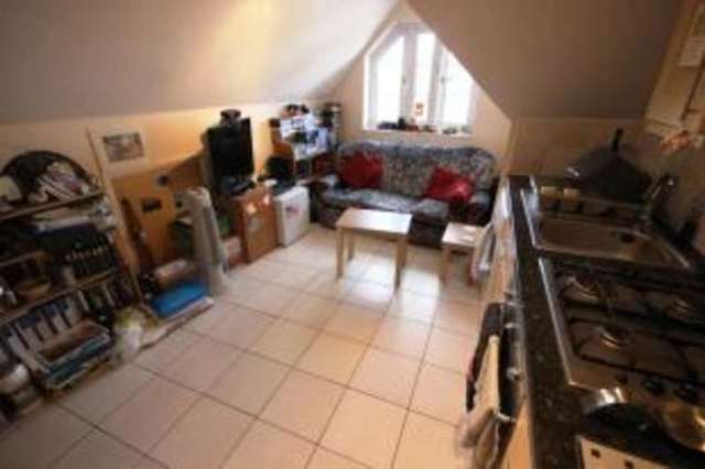  Image of 1 bedroom Flat for sale in High Street Addlestone KT15 at 43 High Street Addlestone Addlestone, KT15 1TU
