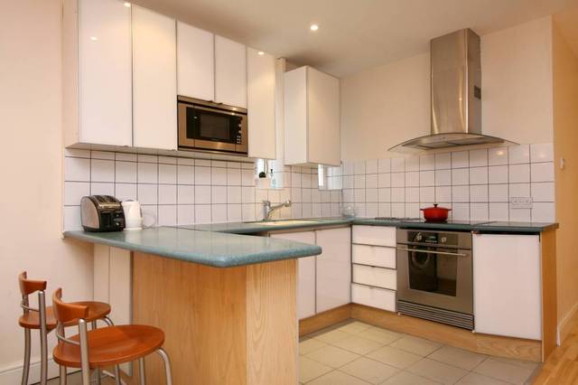  Image of 2 bedroom Ground Flat to rent in Acfold Road London SW6 at Acfold Road  London, SW6 2AJ