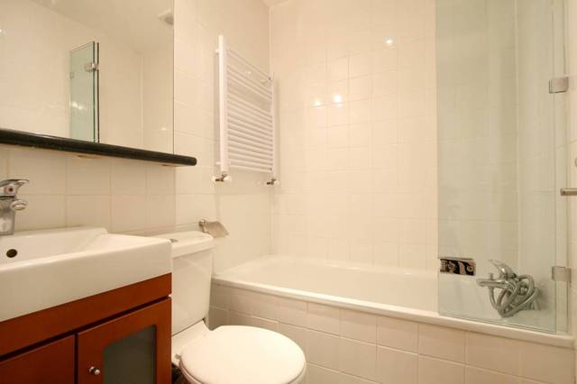  Image of 2 bedroom Ground Flat to rent in Acfold Road London SW6 at Acfold Road  London, SW6 2AJ