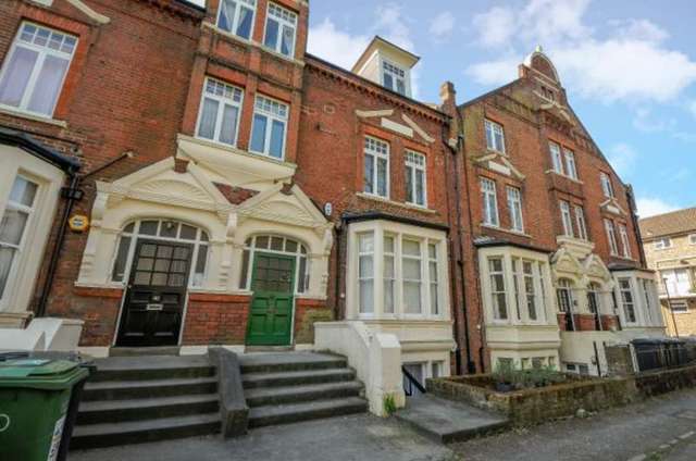 Image of 1 bedroom Flat for sale in Adelaide Avenue London SE4 at Adelaide Avenue  London, SE4 1YR
