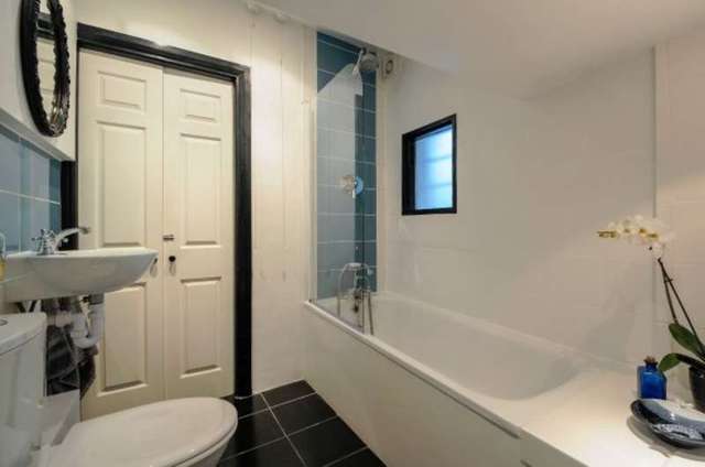  Image of 1 bedroom Flat for sale in Adelaide Avenue London SE4 at Adelaide Avenue  London, SE4 1YR