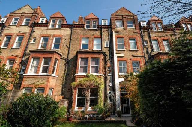  Image of 1 bedroom Flat for sale in Adelaide Avenue London SE4 at Adelaide Avenue  London, SE4 1YR