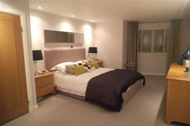  Image of 2 bedroom Flat to rent in Adventurers Quay Cardiff CF10 at Cardiff, CF10 4NP