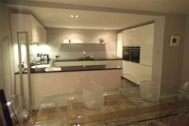  Image of 2 bedroom Flat to rent in Adventurers Quay Cardiff CF10 at Cardiff, CF10 4NP