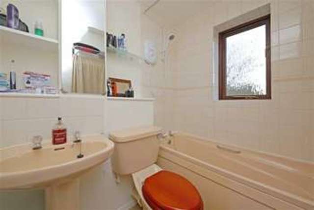  Image of 1 bedroom Flat to rent in Ainsley Close London N9 at Ainsley Close Edmonton Edmonton, N9 9SH