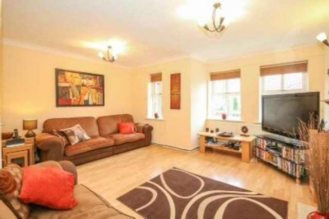  Image of 4 bedroom Town House for sale in Alberbury Avenue Timperley Altrincham WA15 at ALTRINCHAM, WA15 7LJ