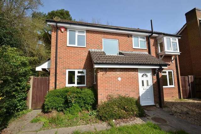  Image of 4 bedroom Detached house for sale in Broomfield Drive Alderholt Fordingbridge SP6 at Alderholt Fordingbridge, SP6 3HY