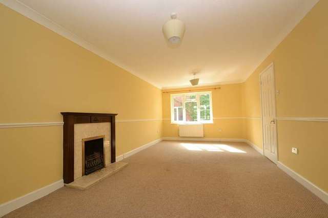  Image of 4 bedroom Detached house for sale in Broomfield Drive Alderholt Fordingbridge SP6 at Alderholt Fordingbridge, SP6 3HY