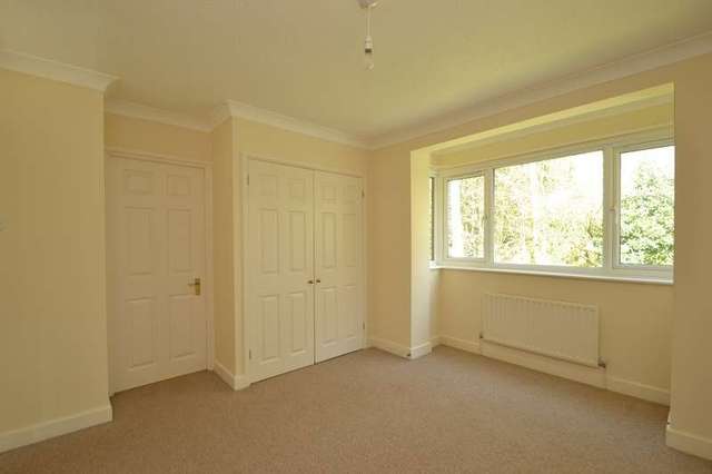  Image of 4 bedroom Detached house for sale in Broomfield Drive Alderholt Fordingbridge SP6 at Alderholt Fordingbridge, SP6 3HY
