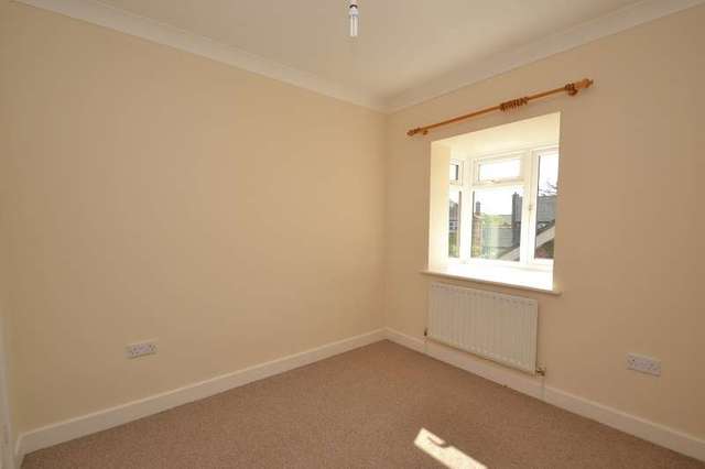  Image of 4 bedroom Detached house for sale in Broomfield Drive Alderholt Fordingbridge SP6 at Alderholt Fordingbridge, SP6 3HY