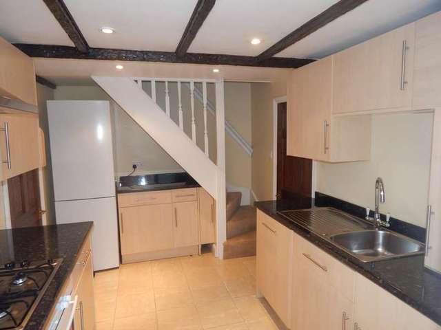  Image of 2 bedroom Cottage to rent in Aldershot Road Church Crookham Fleet GU52 at Fleet, GU52 8EH
