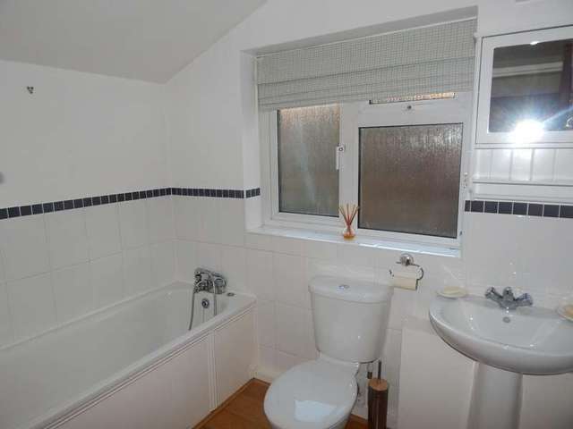  Image of 2 bedroom Cottage to rent in Aldershot Road Church Crookham Fleet GU52 at Fleet, GU52 8EH