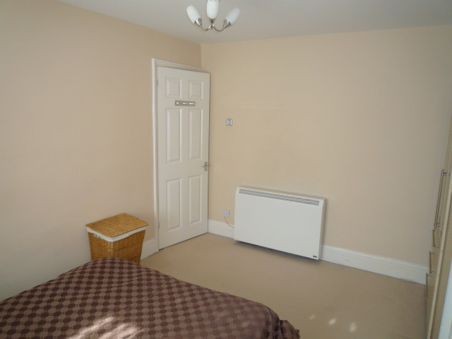  Image of 1 bedroom Ground Flat to rent in Algiers Road Portsmouth PO3 at Portsmouth, PO3 6PH