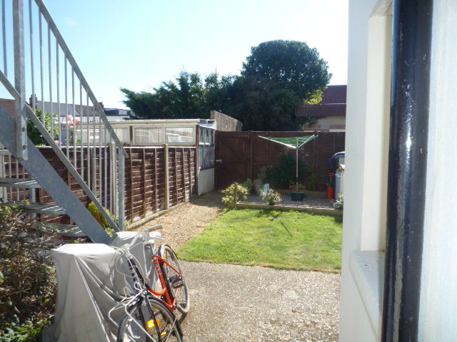  Image of 1 bedroom Ground Flat to rent in Algiers Road Portsmouth PO3 at Portsmouth, PO3 6PH