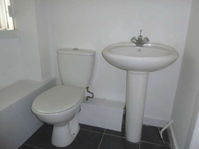  Image of 1 bedroom Studio flat to rent in Allan Avenue Renfrew PA4 at Allan Avenue  Renfrew, PA4 0YN