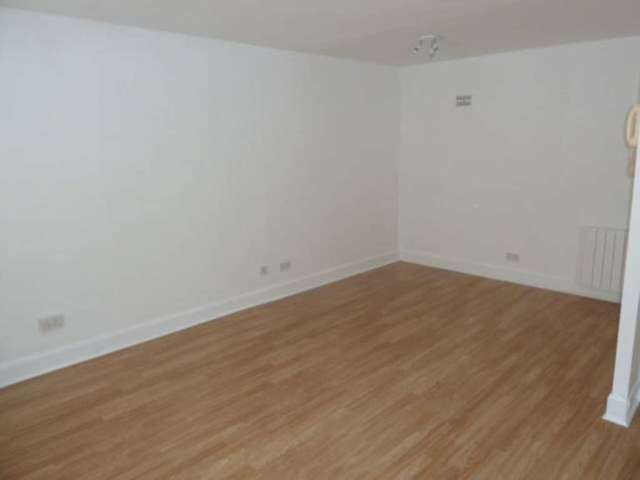  Image of 1 bedroom Studio flat to rent in Allan Avenue Renfrew PA4 at Allan Avenue  Renfrew, PA4 0YN