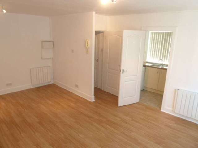  Image of 1 bedroom Studio flat to rent in Allan Avenue Renfrew PA4 at Allan Avenue  Renfrew, PA4 0YN