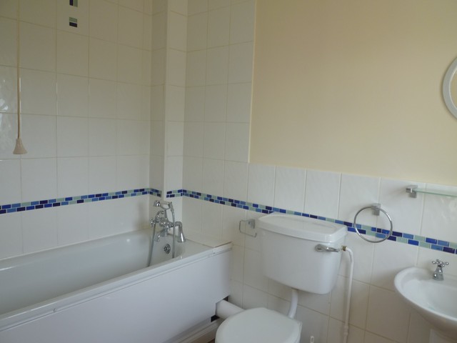  Image of 1 bedroom Flat to rent in Allaway Avenue Cosham Portsmouth PO6 at Portsmouth, PO6 4QR