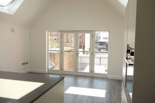  Image of 2 bedroom Flat to rent in Clarendon Street Leamington Spa CV32 at Off Oxford Street Leamington Spa Warwickshire, CV32 4PF