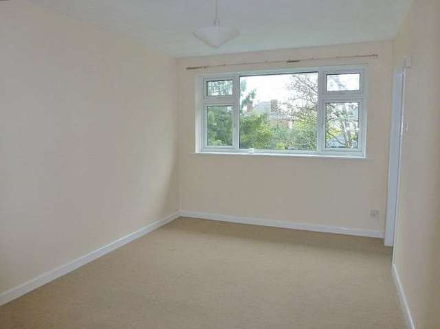  Image of 1 bedroom Flat for sale in Anglesea Road Shirley Southampton SO15 at Anglesea Road Southampton Shirley, SO15 5QS