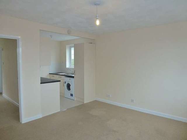  Image of 1 bedroom Flat for sale in Anglesea Road Shirley Southampton SO15 at Anglesea Road Southampton Shirley, SO15 5QS