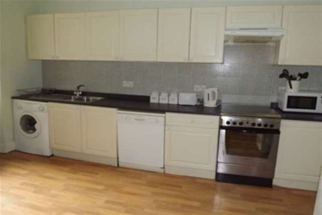  Image of 4 bedroom Flat to rent in Ardgowan Square Greenock PA16 at Greenock, PA16 8ET