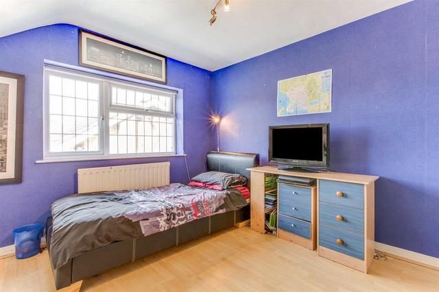  Image of 4 bedroom Detached house for sale in Ashridge Drive Bricket Wood St. Albans AL2 at Ashridge Drive Bricket Wood ST. ALBANS, AL2 3SH
