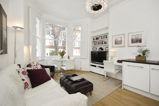  Image of 2 bedroom Ground Flat to rent in Aynhoe Road London W14 at Aynhoe Road  London, W14 0QA