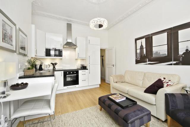  Image of 2 bedroom Ground Flat to rent in Aynhoe Road London W14 at Aynhoe Road  London, W14 0QA