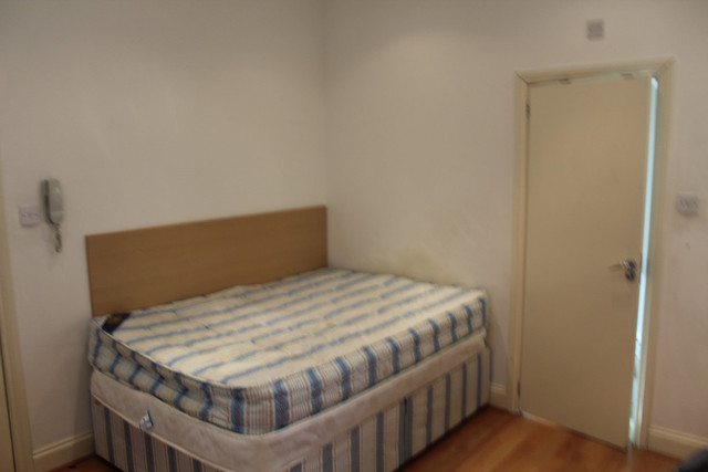  Image of Studio flat to rent in Ballards Lane London N3 at Ballards Lane Finchley Finchley Central, N3 2DN