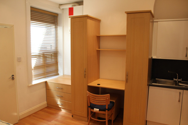  Image of Studio flat to rent in Ballards Lane London N3 at Ballards Lane Finchley Finchley Central, N3 2DN