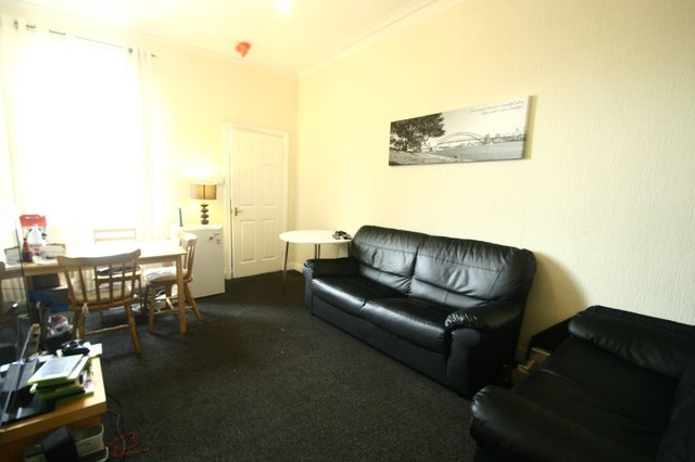  Image of 3 bedroom Flat Share to rent in Balmoral Terrace Heaton Newcastle upon Tyne NE6 at Balmoral Terrace Heaton Newcastle Upon Tyne, NE6 5YA