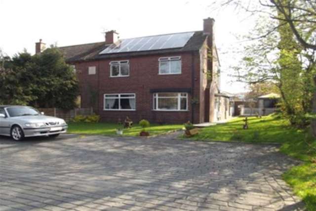  Image of 3 bedroom Detached house to rent in Barrington Close Altrincham WA14 at Altrincham, WA14 1JA