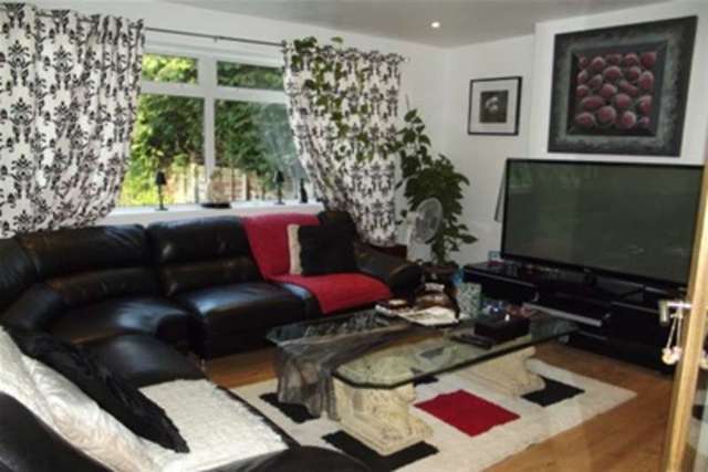  Image of 3 bedroom Detached house to rent in Barrington Close Altrincham WA14 at Altrincham, WA14 1JA