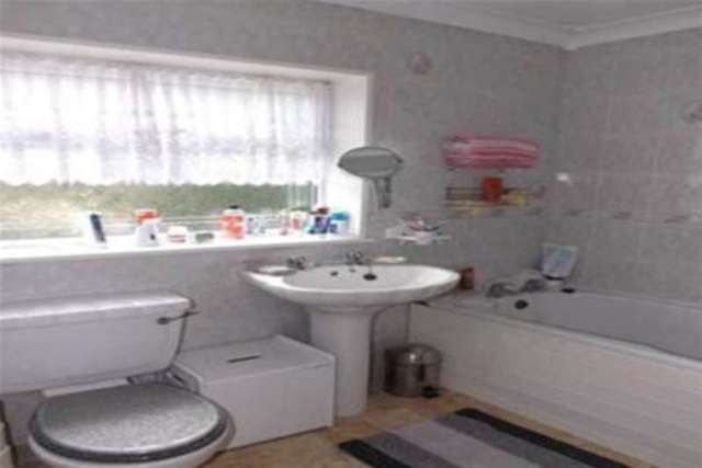  Image of 4 bedroom Detached house to rent in Takely Ride Basildon SS16 at Basildon, SS16 5BE