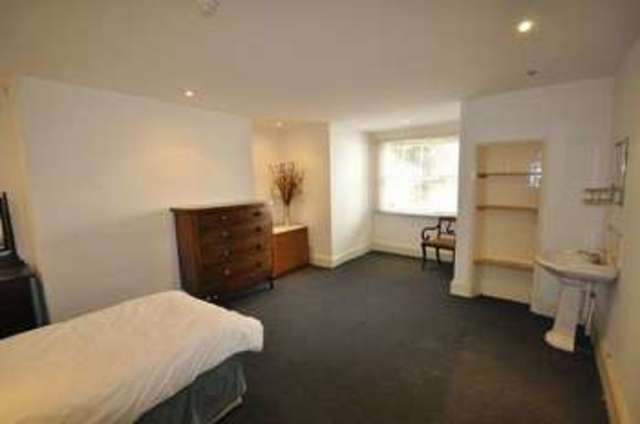  Image of 1 bedroom Property to rent in Bath Road Leckhampton Cheltenham GL53 at 63 Bath Road  Cheltenham, GL53 7LH