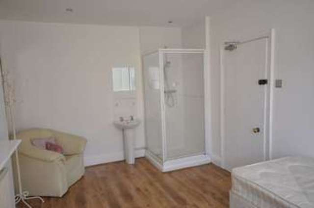  Image of 1 bedroom Property to rent in Bath Road Leckhampton Cheltenham GL53 at 63 Bath Road  Cheltenham, GL53 7LH