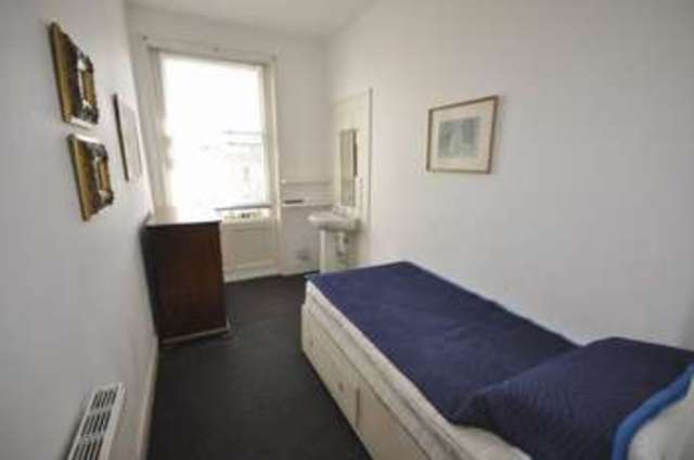  Image of 1 bedroom Property to rent in Bath Road Leckhampton Cheltenham GL53 at 63 Bath Road  Cheltenham, GL53 7LH