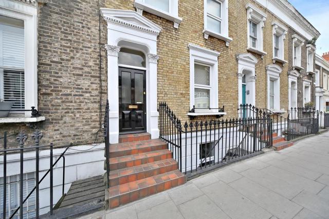  Image of 1 bedroom Ground Flat to rent in Battersea Bridge Road London SW11 at Battersea Bridge Road  London, SW11 3AE