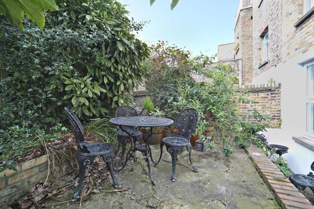  Image of 1 bedroom Ground Flat to rent in Battersea Bridge Road London SW11 at Battersea Bridge Road  London, SW11 3AE