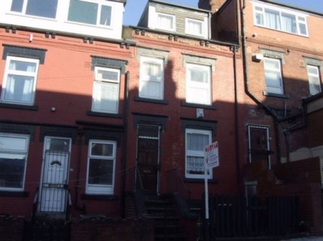  Image of 2 bedroom Terraced house to rent in Bayswater Row Leeds LS8 at Bayswater Row Harehills Leeds, LS8 5LF