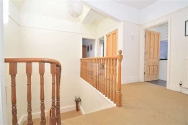  Image of 3 bedroom Flat to rent in Beaufort Road Clifton Bristol BS8 at Bristol, BS8 2JY