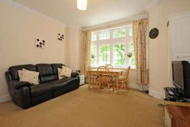 Image of 1 bedroom Flat to rent in Belsize Avenue London NW3 at Belsize Park London Belsize Park, NW3 4AE