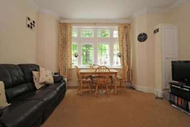  Image of 1 bedroom Flat to rent in Belsize Avenue London NW3 at Belsize Park London Belsize Park, NW3 4AE