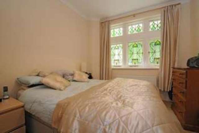  Image of 1 bedroom Flat to rent in Belsize Avenue London NW3 at Belsize Park London Belsize Park, NW3 4AE
