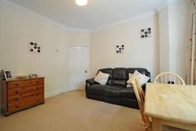  Image of 1 bedroom Flat to rent in Belsize Avenue London NW3 at Belsize Park London Belsize Park, NW3 4AE