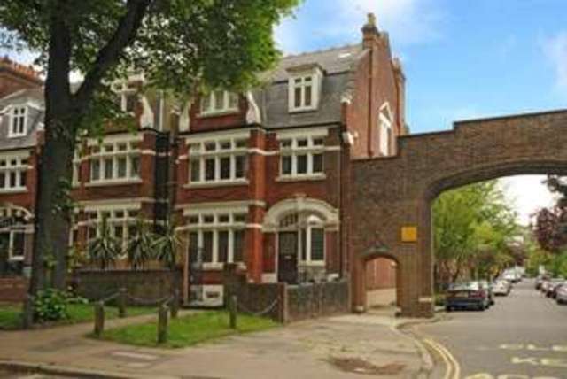  Image of 1 bedroom Flat to rent in Belsize Avenue London NW3 at Belsize Park London Belsize Park, NW3 4AE