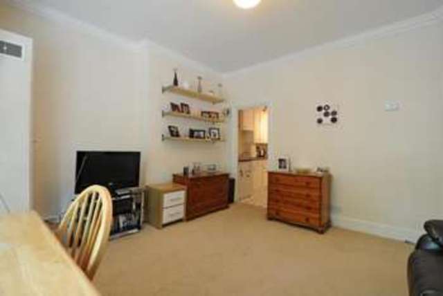 Image of 1 bedroom Flat to rent in Belsize Avenue London NW3 at Belsize Park London Belsize Park, NW3 4AE
