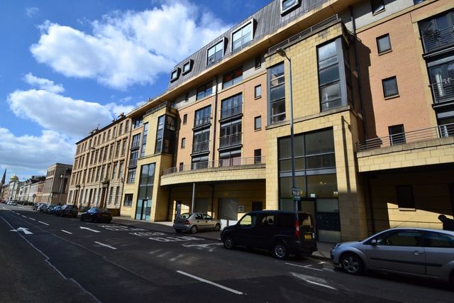  Image of 2 bedroom Flat to rent in Berkeley Street Glasgow G3 at Charing Cross Glasgow Glasgow, G3 7DW
