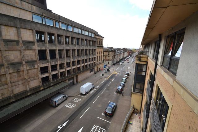  Image of 2 bedroom Flat to rent in Berkeley Street Glasgow G3 at Charing Cross Glasgow Glasgow, G3 7DW
